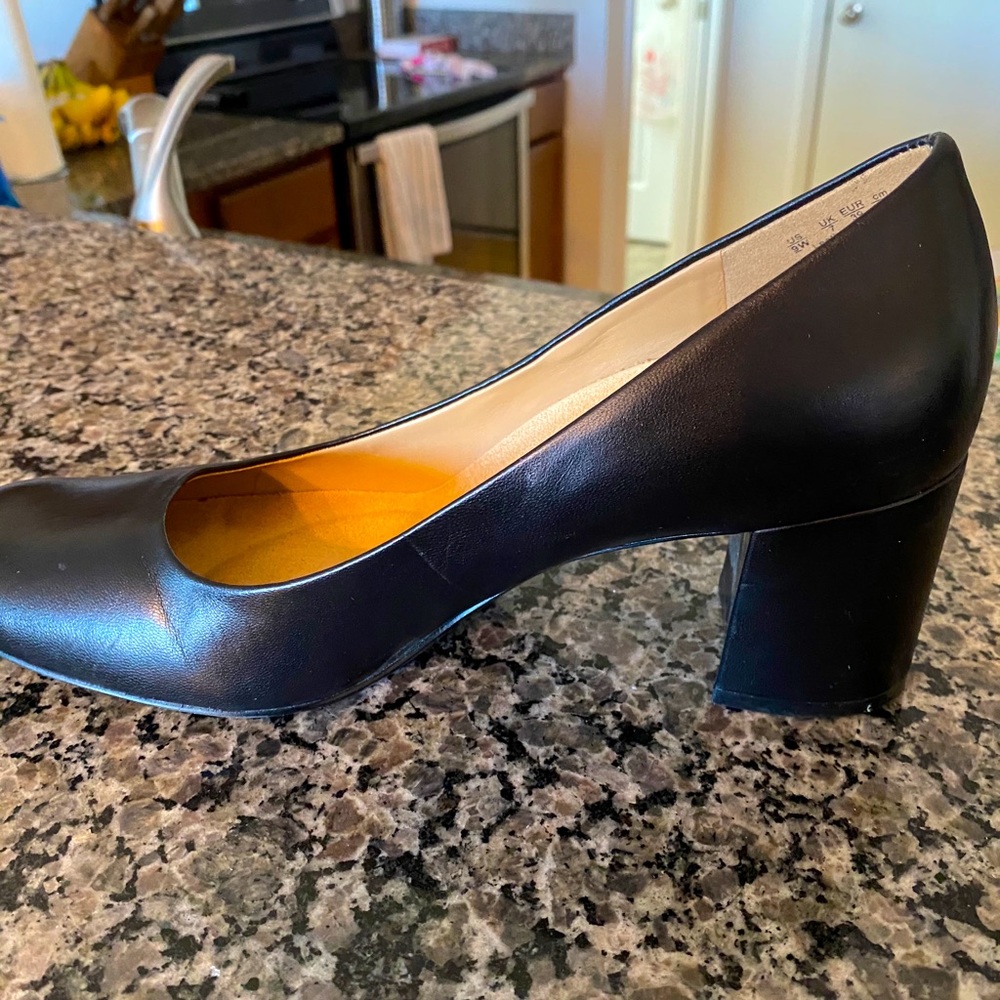 Naturalizer Pumps Black 9 Wide.  Like New